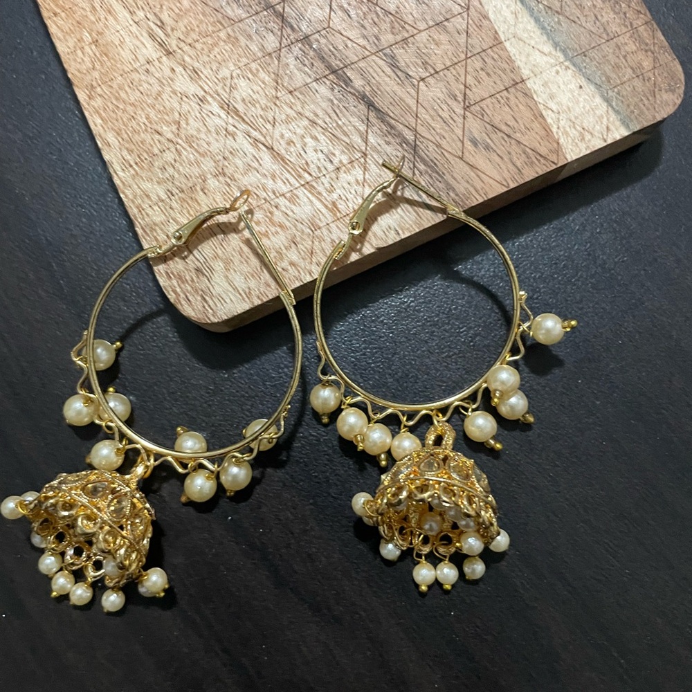 Elegant Gold and Pearl Hoop Earrings